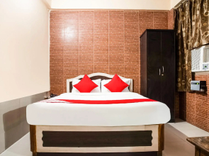 OYO Flagship 36878 Hotel Embassy Exhibition Rd