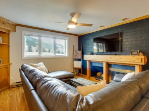Sleek Mountain Home < 8 Mi to Vail & Beaver Creek!
