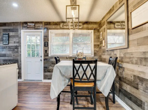 Near Wineries & Guadalupe River! Stylish Home