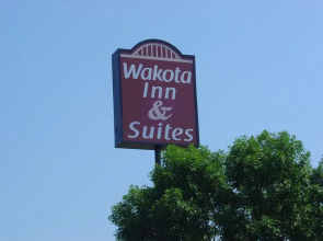 Wakota Inn & Suites