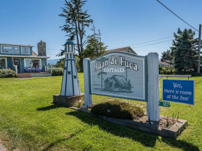 Juan de Fuca Waterfront Hotel & Cottages