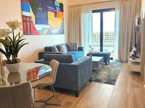 The Beach Spacious 2 Bedroom 2 Bath Apartment on top Floor With Stunning Views