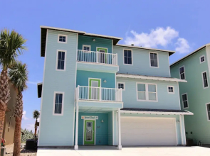 Gulfwaters Beachfront Resort 101/102 - 12 Br Home