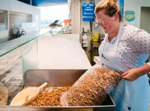 SEAVIEW - VERY SPACIOUS AND UNIQUE APARTMENT 12p - OOSTENDE - Type Munchen - 4 bedrooms - JACUZZI - magnificent seaview from this apartment from the 2nd floor, situated at the beachfront