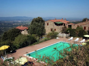 Farmhouse in Paciano With Pool & Scenic Views