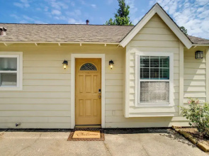 Cozy Shenandoah Home < 2 Mi to The Woodlands Mall!