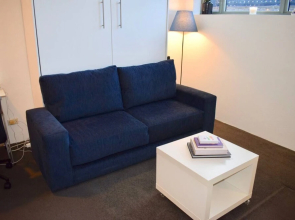 Cosy Newtown Studio Apartment With Swimming Pool