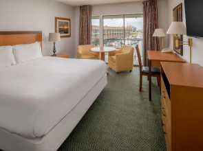 Astoria Riverwalk Inn