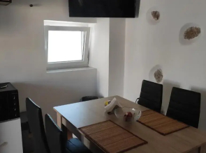 Tsitsinos maisonette House