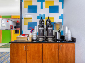 La Quinta Inn & Suites by Wyndham Columbus West - Hilliard