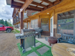 Ski Slope & Mtn Views: Waterfront Red River Studio