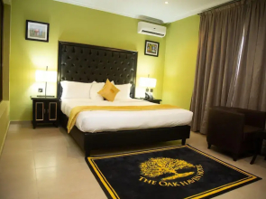 Oak Haven Hotel And Suites