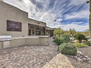 Cave Creek Oasis w/ Putting Green, Spa & Mtn View!