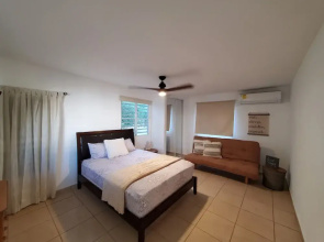 Comfy apartment 8 minute walk from beach