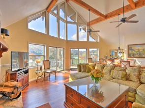Picturesque Sky Haus Sanctuary w/ Mountain Views