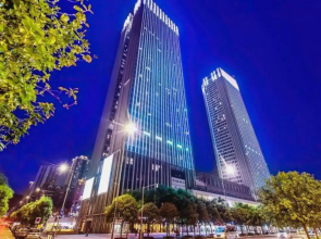 Guizhou Fengrun Karst Hotel (Jiaxiu Tower Qingyun Market Store)