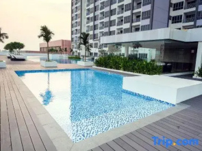Near Ferry Terminal. COZY 02 Bedroom Condo. HarbourBay Residences.