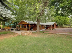 8 Mi to Fossil Springs Trailhead: Pine Retreat!