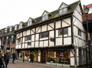 Karah Suites - Queen Annes Court