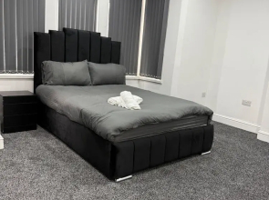 2 Bed Flat - Sleeps 4 - Parking - Wifi