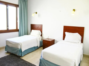 Relaxing 2-bedroom Marina Escape