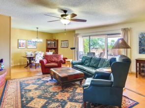 Green Valley Abode w/ Pool Access & Mtn Views