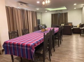 Boutique Poo-Yai Lee