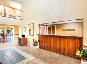Econo Lodge Inn & Suites Canton