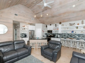 Fins and Feathers - on the Water With Bay Views