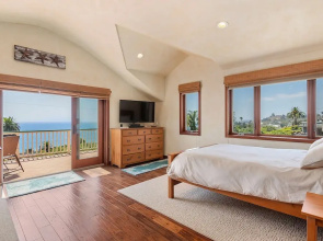 Blue Ocean View Retreat - Minutes to Beach