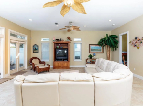 Peace Of Paradise 5 Br home by RedAwning