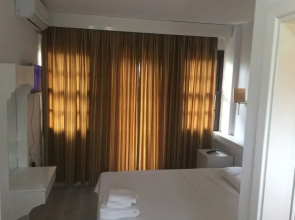 Aloha Hotel
