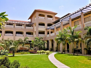 Pramod Convention & Club Resort