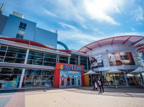 Minutes from the beach, shops and parks! Free - Wifi - Nespresso - Netflix