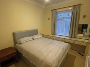 Charming Home in Huddersfield w/ Parking Petsok