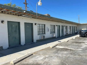 Carl's Motel