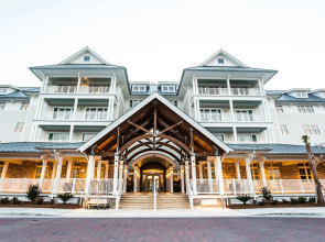 Harborside at Charleston Harbor Resort and Marina