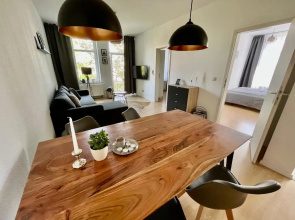 Purer Luxus mit 2 Schlafzimmern, Balkon und Privat-Parkplatz