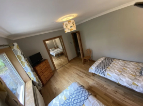 Country Cottage Sleeps 6 w/ Hot Tub & Dog-friendly