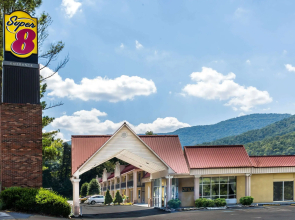 Super 8 by Wyndham Caryville TN