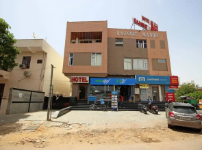 OYO 2206 Hotel Rajawat Manor