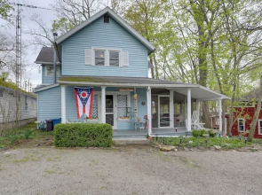 Spacious Lakeside Cottage - 2 Miles to Marblehead!