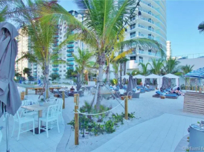 Breathless 3 Bedroom Private Rooftop apt 1101