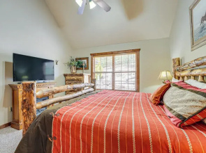 Branson West Family Cabin Near PGA Golf Course!