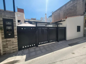 Casa d' Irene near airport, 200 mtrs from the beach, Artemis center