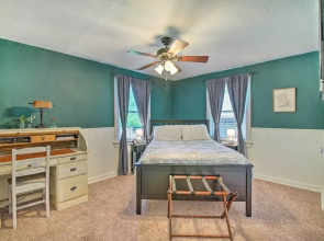 Historic Branson Cottage: 7 Mi to Table Rock Lake!