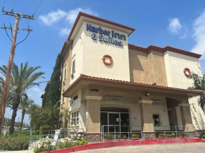 Days Inn And Suites