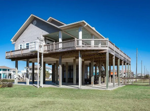 Sweetsol 4 Bedroom Home by RedAwning