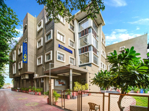 FabHotel Bee Town