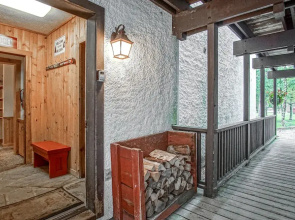 Whistlepunk #31: 2 Bedrooms, 2 Bath: Slope Side, Central Location. Wood Fireplace